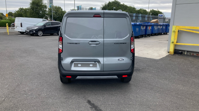 Ford Transit Courier Diesel 1.5 EcoBlue Active Van - Image 11